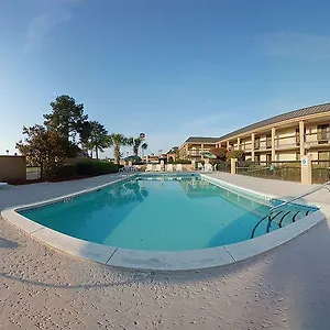Ramada By Wyndham Savannah Gateway Motel
