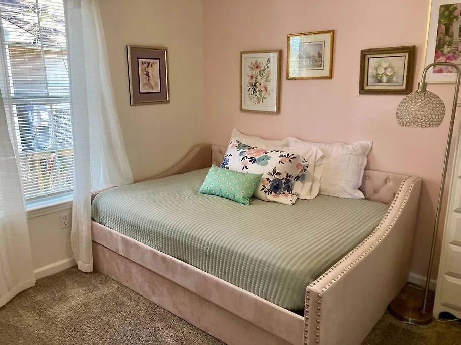 The Robin House Villa Savannah